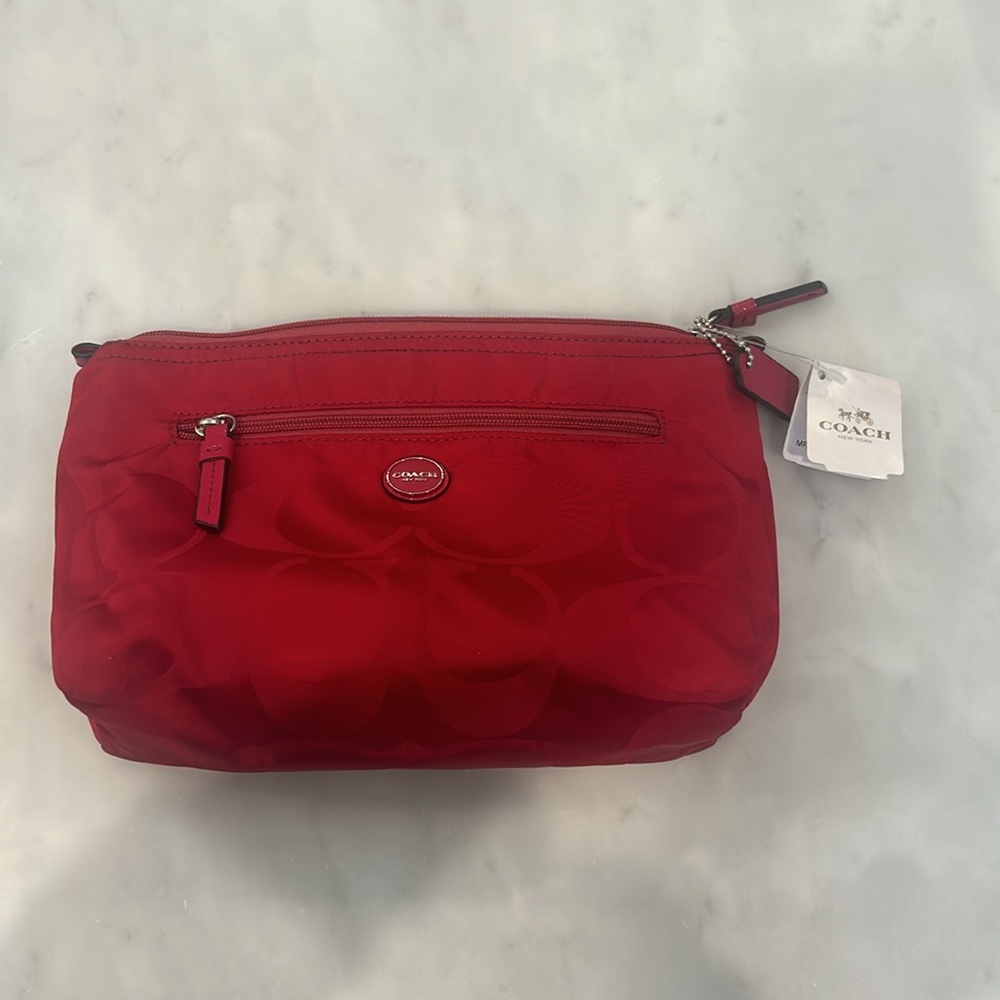 NWT COACH Pouch in Berry